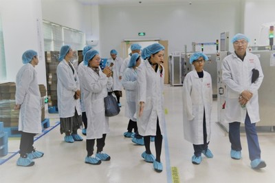 旅游學院組織教工參觀湯臣倍健，探索健康產業與文旅發展的融合之路